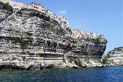 Die Altstadt von Bonifacio/Korsika thront oben auf dem Felsen.