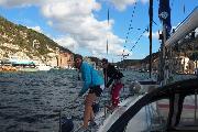 Die Paloma in der schönsten Hafeneinfahrt Europas - Bonifacio auf Korsika.